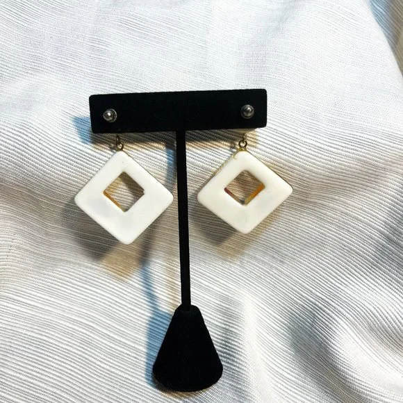 Vintage Lucite Colorful Earrings - Picture 5 of 7